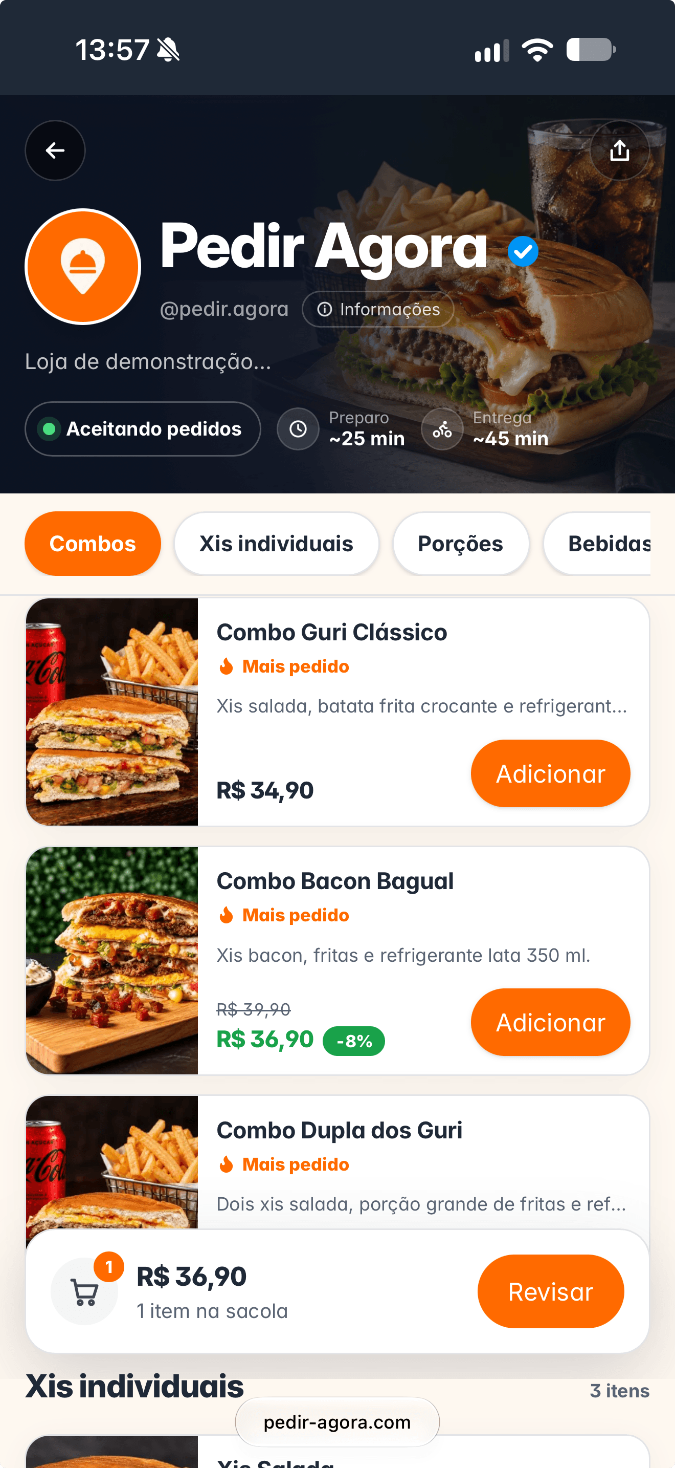 Cardápio real da loja Pedir Agora no iPhone, com Combos, Xis individuais, preços e sacola